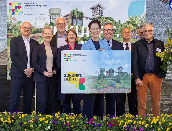 Symbolischer Verkauf der ersten Dauerkarte für die IGA 2027.