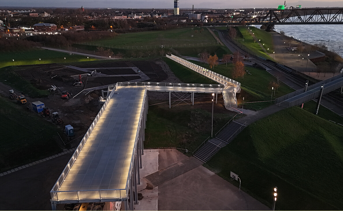 Skywalk auf einer Erzbunkerwand